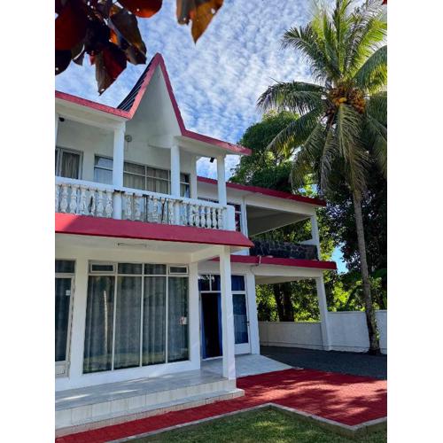 Transit Home Lower Level - 10 mins from Airport and Blue bay