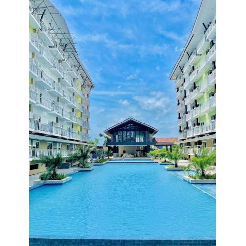 Travelers Chamber- Amani Grand Resort Mactan, 3-5 minutes to Mactan Airport