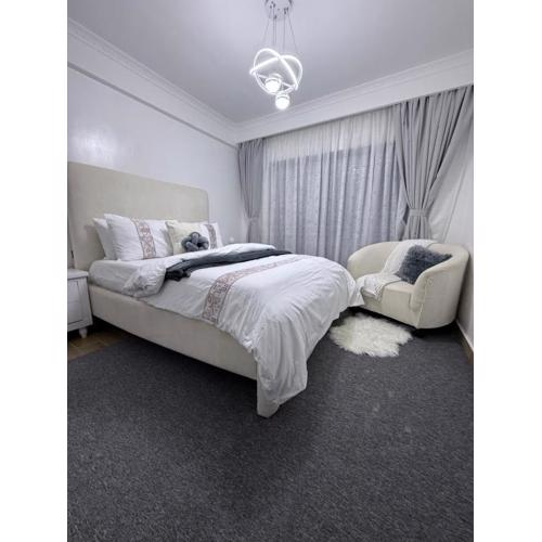 Trendy Luxe 1BR with Spacious Living Room