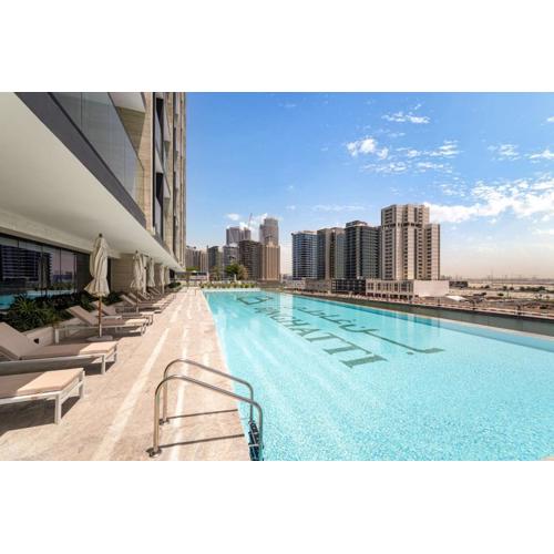 Trillionaire Bayhouse - Chic 1BR with Views, Pool and Gym