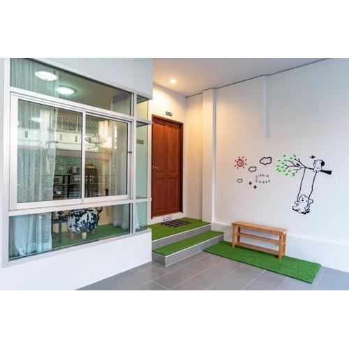 Trisisters Home by Greenway night market