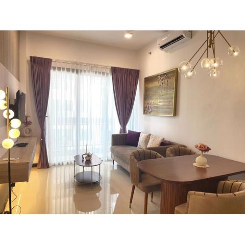Trizen Amber 2-Bedroom Apartment with Free WIFI