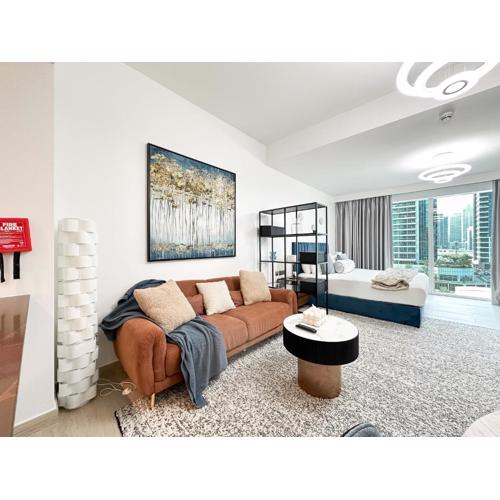 Trophy - Luxurious Studio Apartment in JLT w Golf Simulator