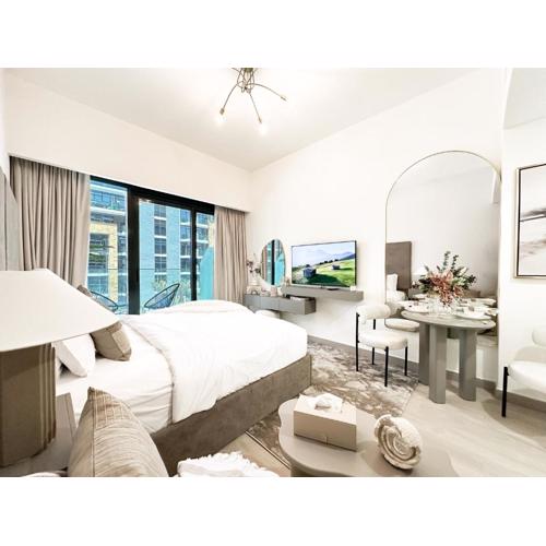 Trophy Blissful Bend Studio in Meydan with Pool Views