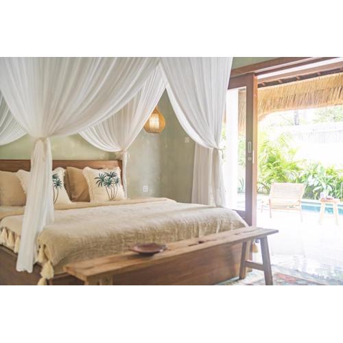 Tropical 2BR Bingin Center 2 Minutes to Beach