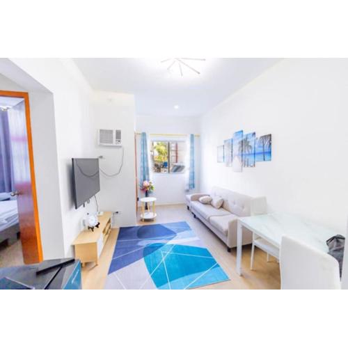 Tropical 2BR with Pool & Walk to Beach entry to white sand