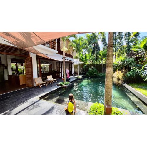 Tropical 4 Bedrooms Villa in Central Penestanan, UBUD