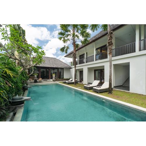 Tropical 4BR Oasis in the Heart of Canggu, Villa Mundano