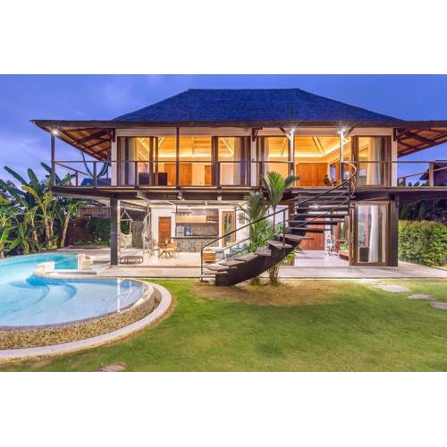 Tropical 5 BR Villa in the heart of Canggu
