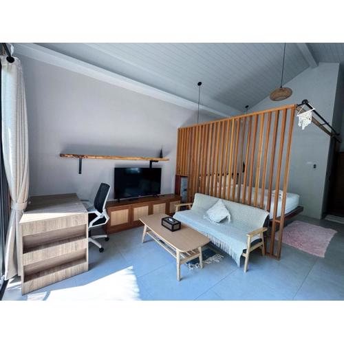 Tropical Bali Style House with Kitchen outside and Shared Pool