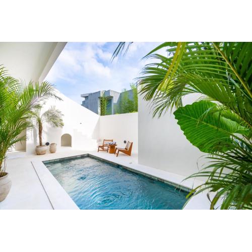 Tropical Chic Villa with Pool and Rooftop Canggu Area