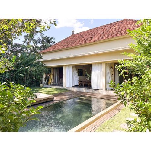 Tropical Escape 2min Walk to Beach and Private Pool