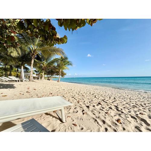 Tropical Escape with 3 Pools & Private Beach Club Aqua Esmeralda