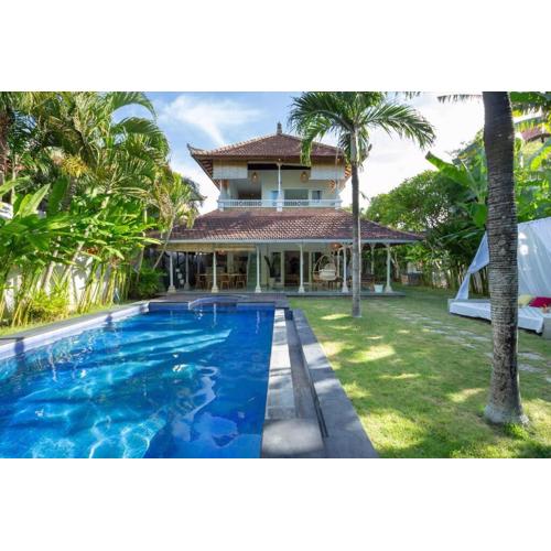 Tropical garden villa near Seminyak Beach, with private pool