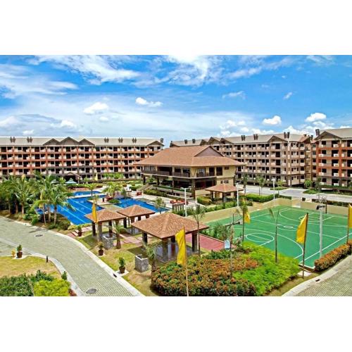 Tropical Hawaiian 2BR Condo Unit in Metro Manila with Laundry Area - Sleeps 4