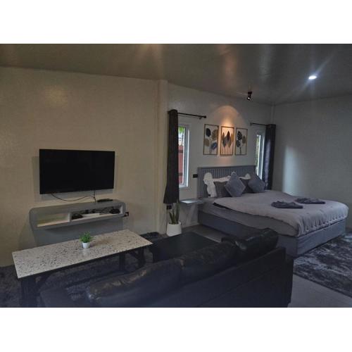 Tropical Hideaway Close to the Beach