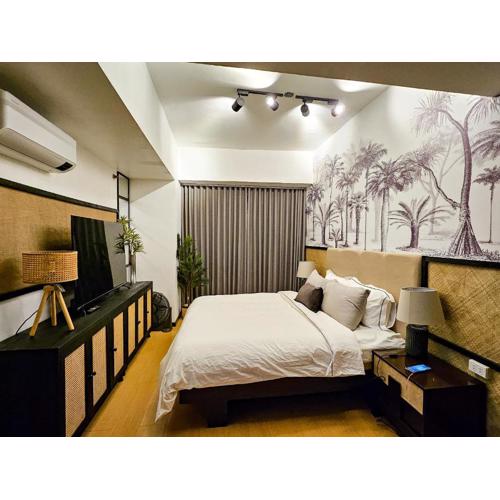 Tropical Oasis w/ the best view of BGC + Netflix