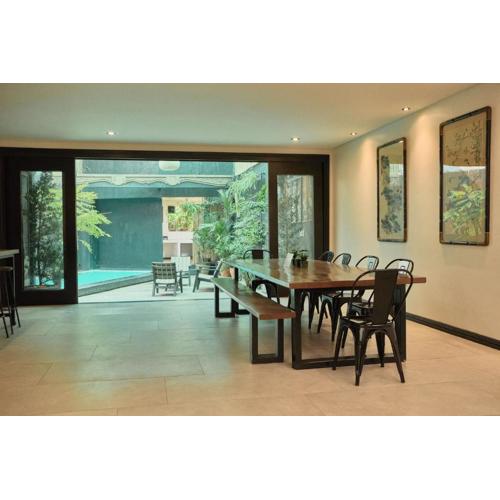 Tropical Poolhouse QC