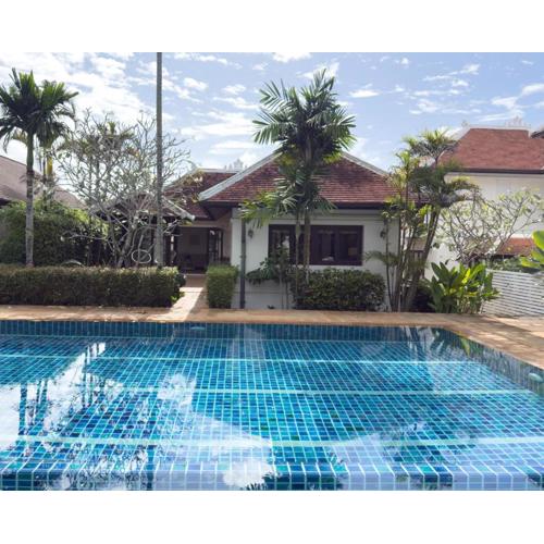 Tropical Poolside Villa - SGB4