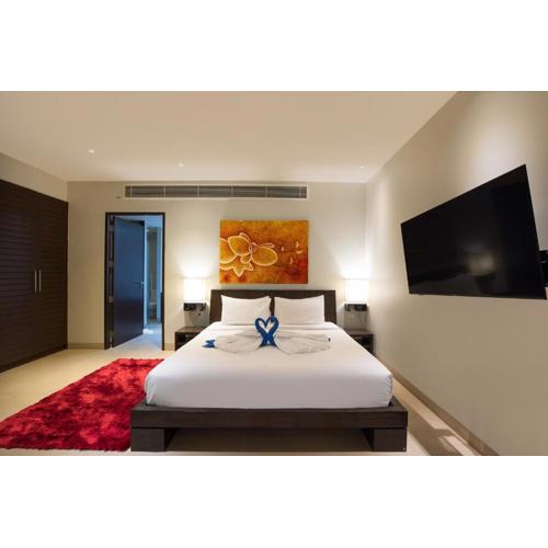 Tropical Serenity - Elegant 1 Bedroom with Pool