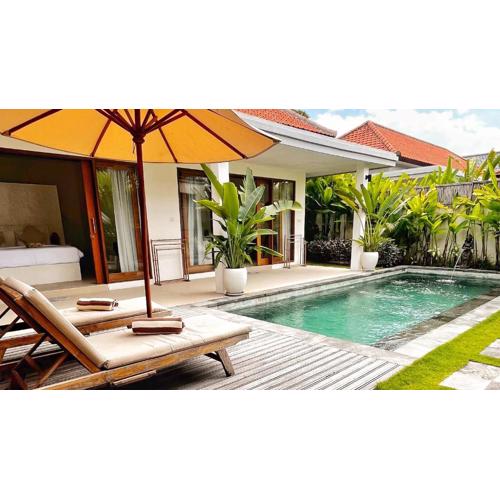 Tropical Seseh Suite with Bathtub, Shared Pool & Kitchen - 650m to Beach