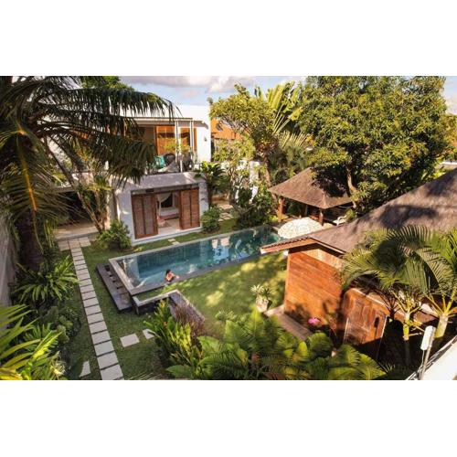 Tropical Villa Batik - Large Garden & Pool, Concierge! 3mins to Beach, Clubs, Cafes