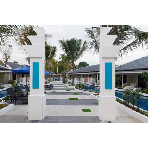 Tuana Hotels Brook Pool Access