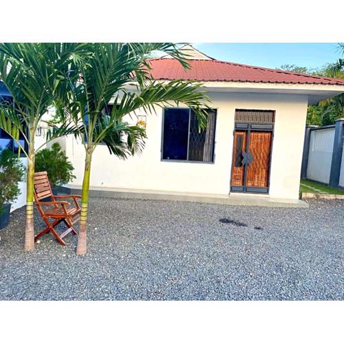 Tulivu House -2bedroom vacation home close to the beach