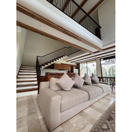 Tuluscoliving Villa Tuban 4 Bedroom & 5 Bathroom