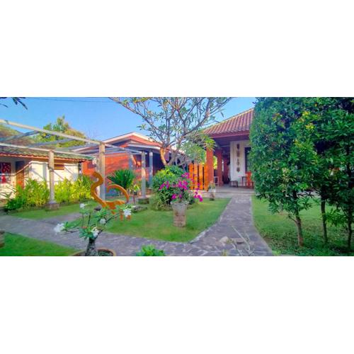 Tunjung guest house lovina beach