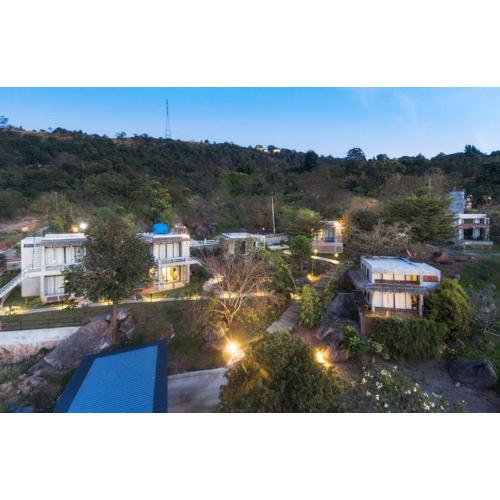 Twelve Oclock Resort