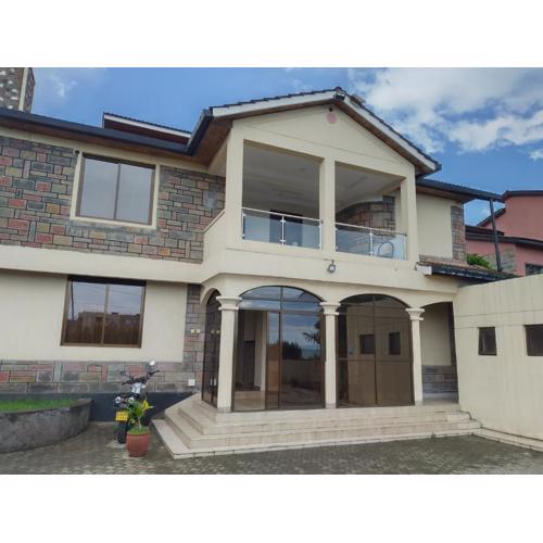 Twiga Whitehouse Villa