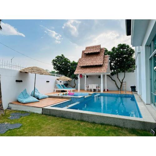 Two Pool Villa Pattaya พูลวิลล่าพัทยา Private Poolvilla