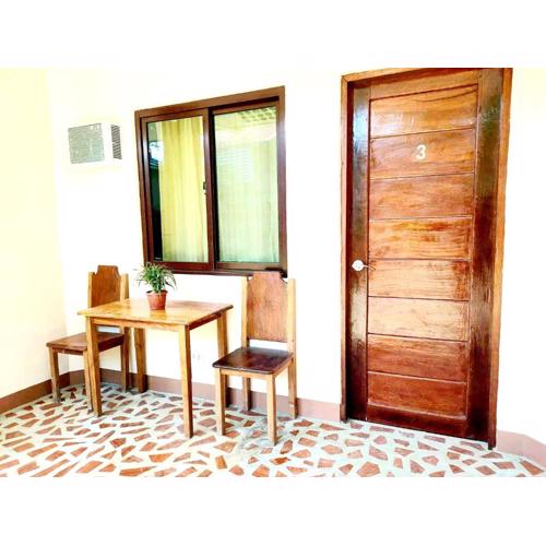 Two Season Tourist Inn