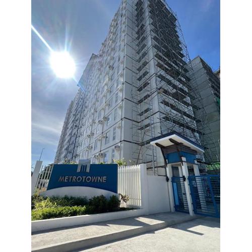 TYL Metrotowne Studio