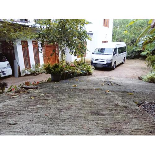 Uduwara Holiday Home