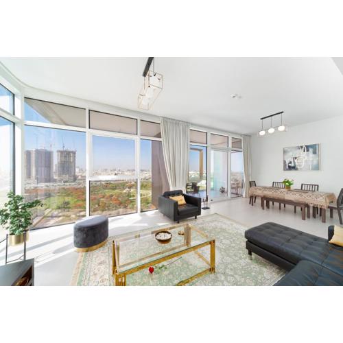 Ultimate Stay - 3 Beds - Scenic Panoramic Views - Right at Metro Station - 5-10min to Sea, Burj Khalifa, Old Town, Downtown - 15min from Airport