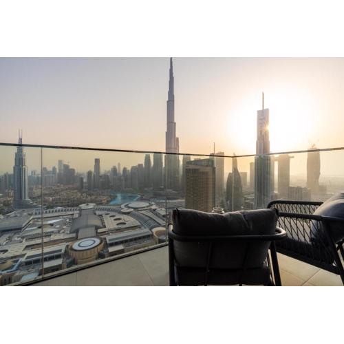 Ultimate Stay Full Burj Khalifa & Downtown Views Designer Luxury High Floor connected to Dubai Mall for 4 People