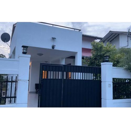 Ultra Modern 3 Bedroom Villa