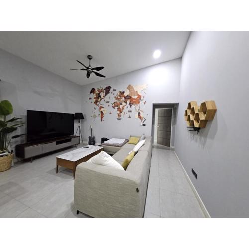 Unique House with Golf Net, Pool Table & Swimming