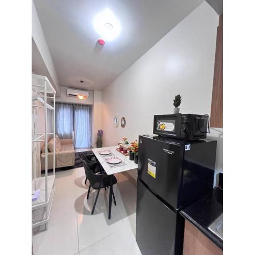 UNISTAY Shore 3 Tower 2 Pool Vw w Bal