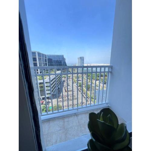 Unistay SHORE Residence w Balcony Amazing Manila Bay view near MOA