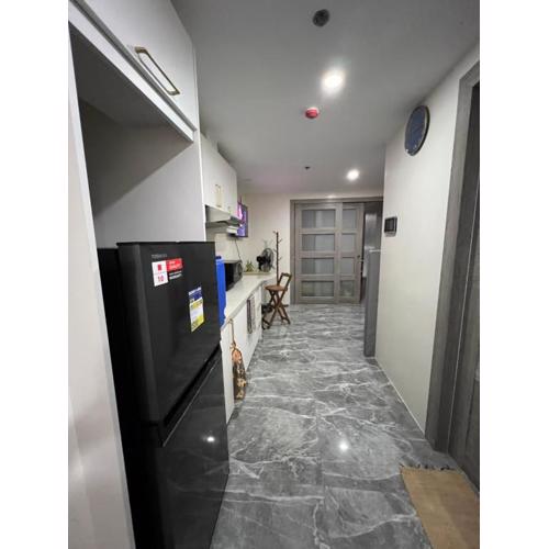 Unit 401, City Hub Condominium