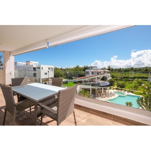 Upper-Level Penthouse, Beachfront Residence