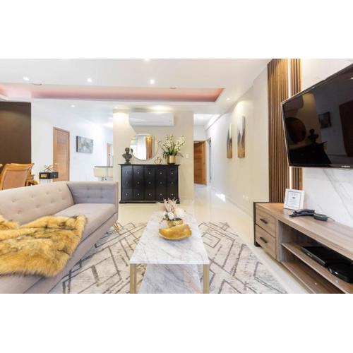 Upscale 3 Br Apartment For Family Or Friends Stay