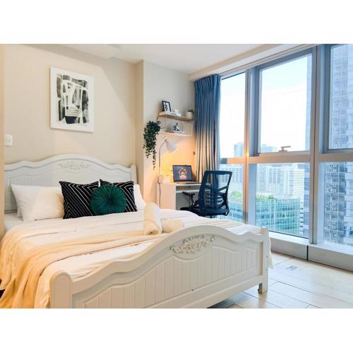 Upscale BGC Stay Near Mitsukoshi #upt130g