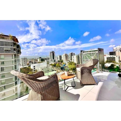 Upscale Centric Apt, City Views