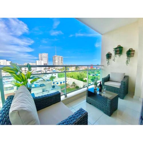 Upscale City Center Apt, Pool