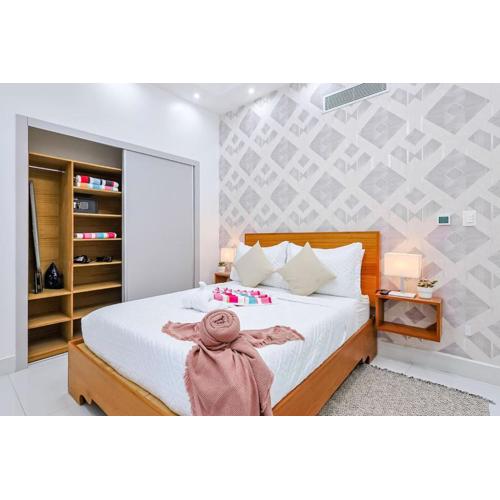 Upscale Condo, Spectacular Views