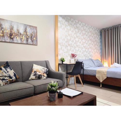 Uptown BGC 1BR Modern Pool View Unit by Terravista